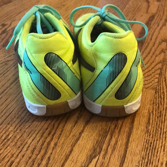 Nike indoor soccer shoe/ court shoe - Picture 4 of 5